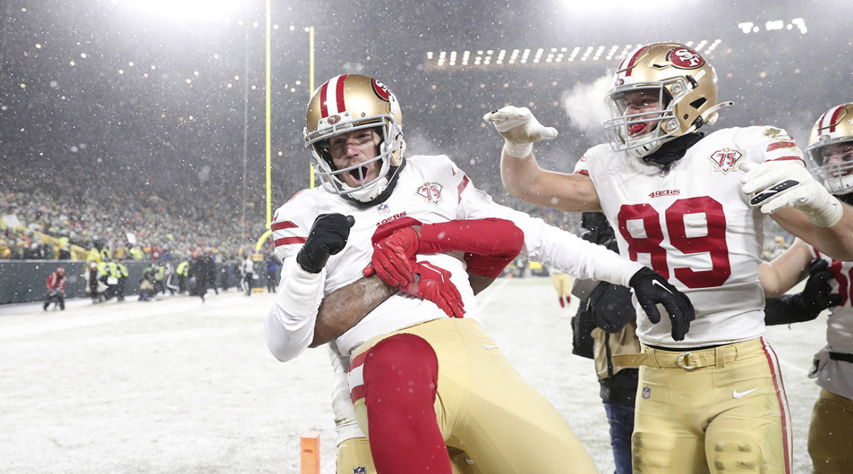 Robbie Gould celebrates game-winning field goal.