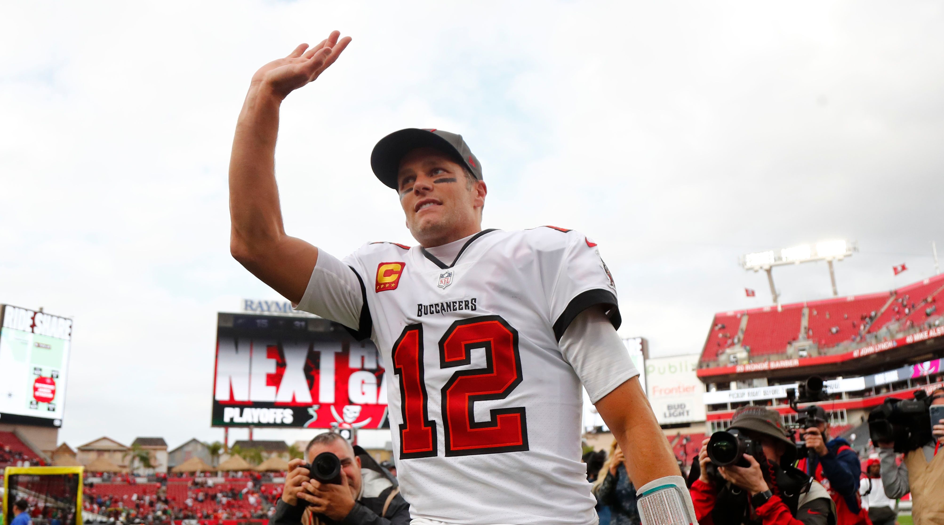 Tom Brady rumors: Buccaneers QB remains noncommittal about next season - Vimarsana News