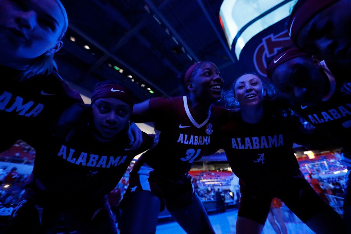 012322_WBB_Team_Auburn_SL01389