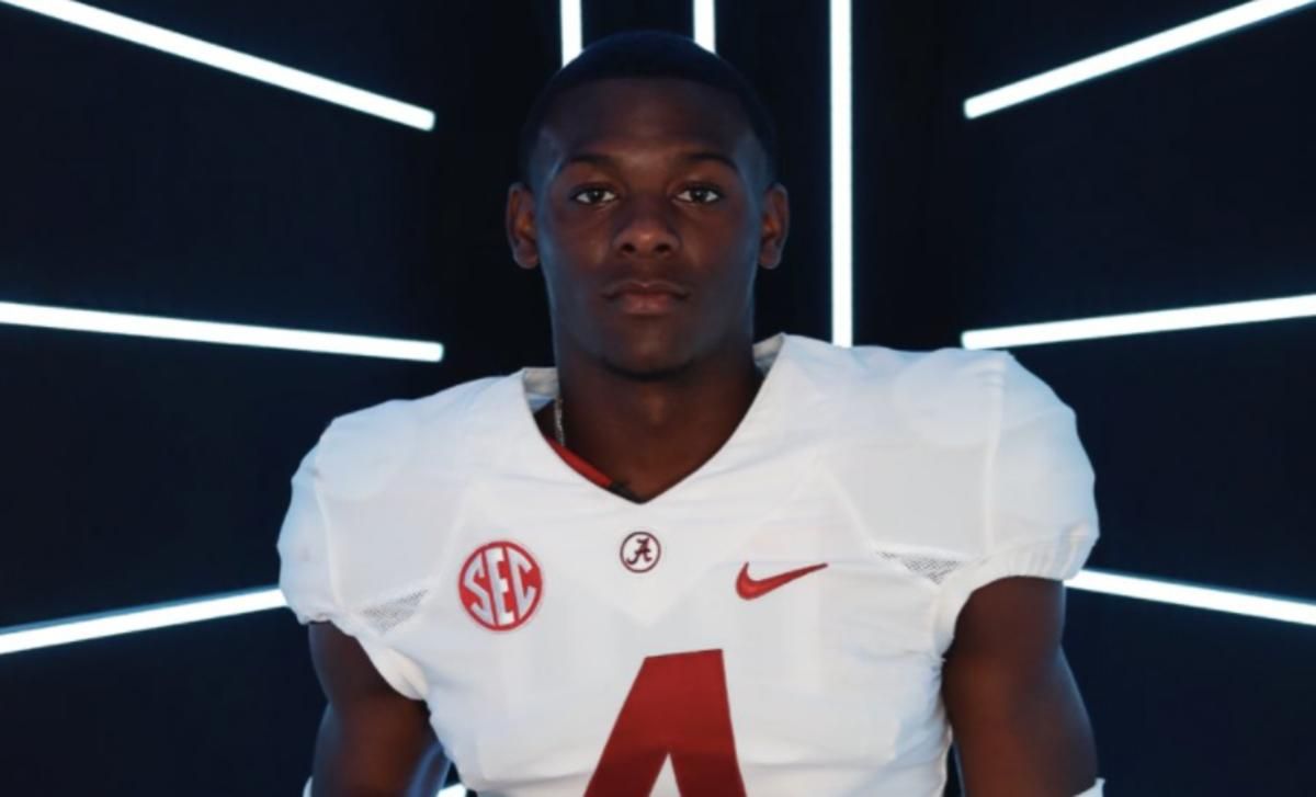 Class of 2022 running back Emmanuel Henderson.