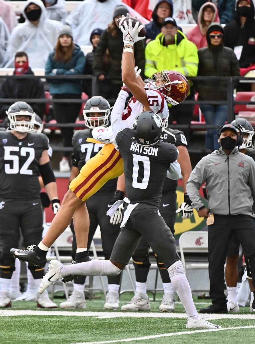 Sep 18, 2021; Pullman, Washington, USA; USC Trojans wide receiver Drake London (15) goes up to make a catch over Washington State Cougars defensive back Jaylen Watson (0) in the second half at Gesa Field at Martin Stadium. The Trojans won 45-14. Mandatory Credit: James Snook-USA TODAY Sports