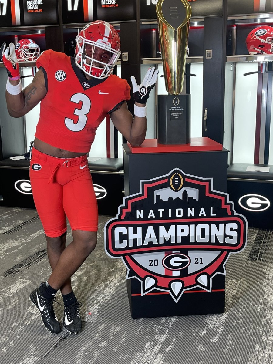 UW Makes Bid for SmallTown Linebacker Sports Illustrated Washington Huskies News