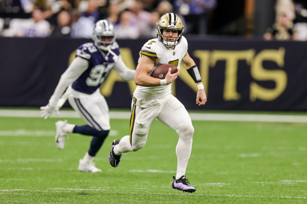 New Orleans Saints Taysom Hill (7) rushes past Cowboys defensive end Tarell Basham (93). Mandatory Credit: Stephen Lew-USA TODAY Sports