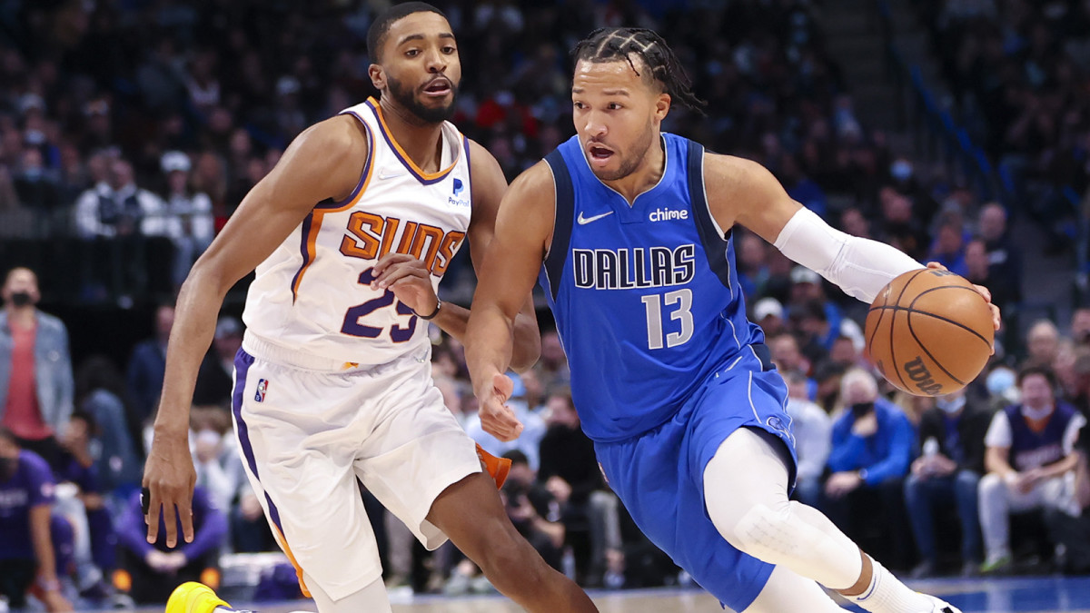 Dallas Mavericks guard Jalen Brunson (13) drives to the basket as Phoenix Suns forward Mikal Bridges.