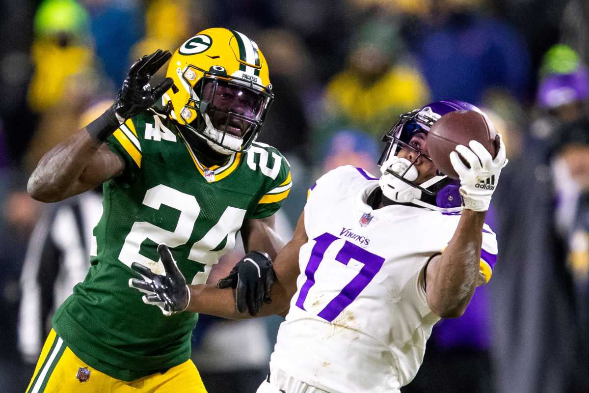 Minnesota Vikings wide receiver K.J. Osborn (17) catches a pass with one hand against Green Bay Packers cornerback Isaac Yiadom (24) in the fourth quarter, Sunday, January 2, 2022, at Lambeau Field in Green Bay, Wis.