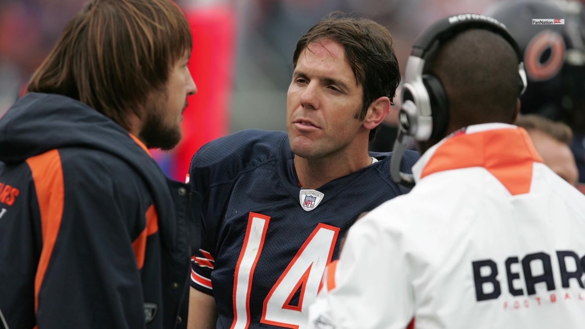 Former Bears quarterback Brian Griese talks things over with backup Kyle Orton and QB coach Pep Hamilton.
