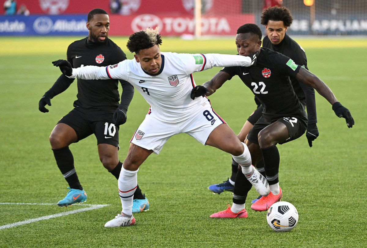 USMNT's Weston McKennie takes on Canada