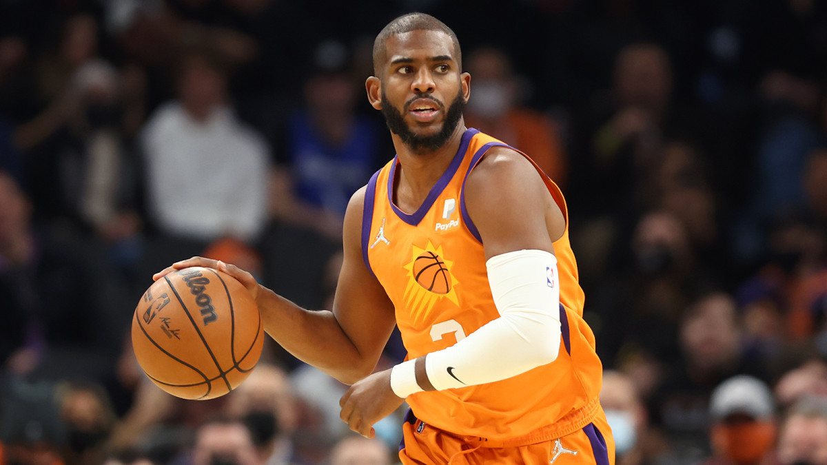 Phoenix Suns guard Chris Paul (3) against the Minnesota Timberwolves in the first half at Footprint Center.