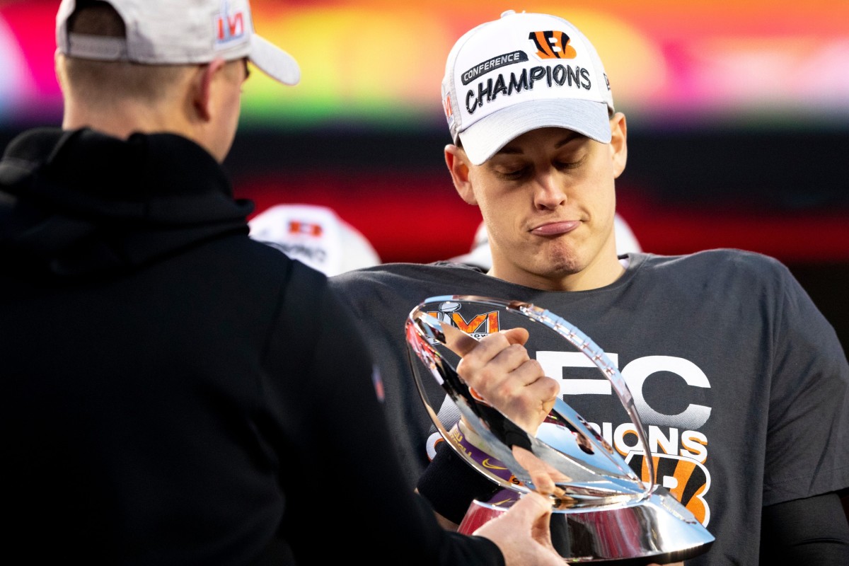 Cincinnati Bengals quarterback Joe Burrow (9) is handed the AFC Championship trophy after the AFC championship NFL football game, Sunday, Jan. 30, 2022, at GEHA Field at Arrowhead Stadium in Kansas City, Mo. Cincinnati Bengals defeated Kansas City Chiefs 27-24. Cincinnati Bengals At Kansas City Chiefs Jan 30 Afc Championship 95