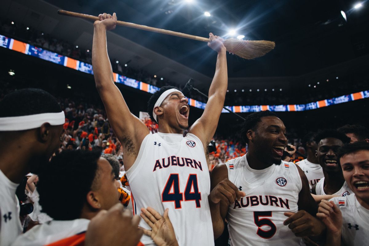 02012022 Team Celebration MBB v Alabama EE_194
