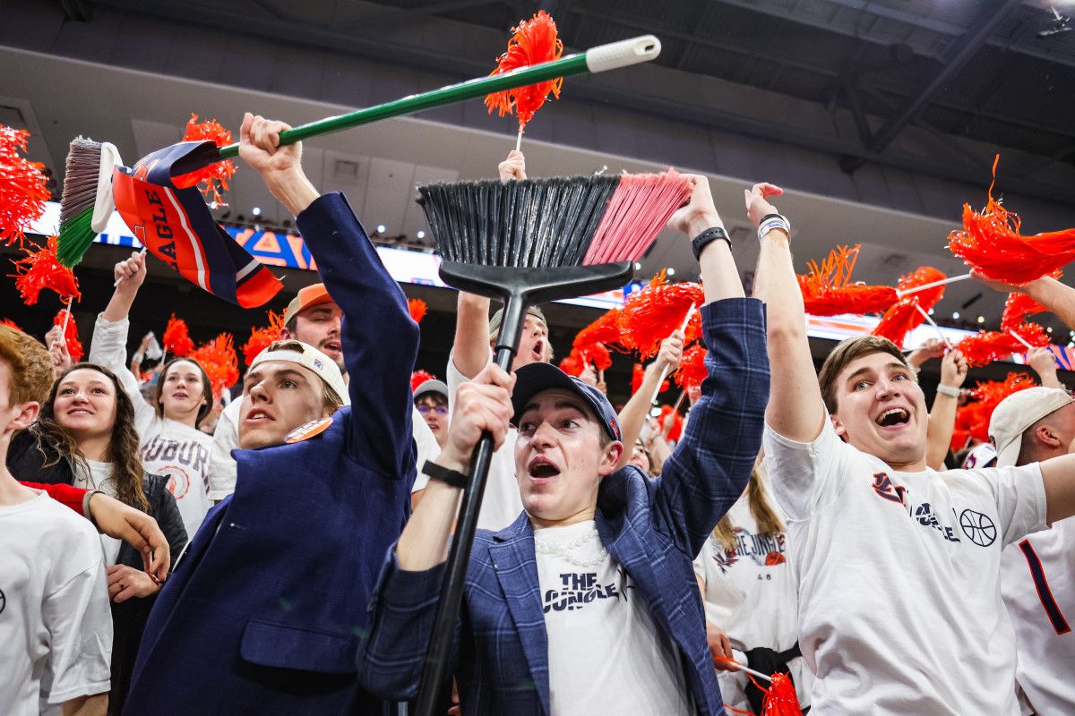 212022 The Jungle reacts with brooms_AuburnvsAlabama_JT003135