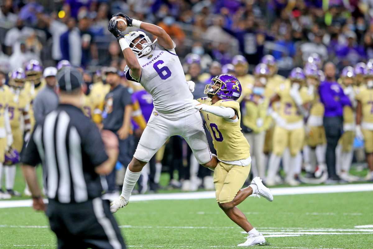 Westgate tight end Danny Lewis, Jr. catches a pass in the third quarter during the Class 4A State Championship game between Westgate and Warren Easton at the Caesar Superdome on Friday, December 10, 2021.
