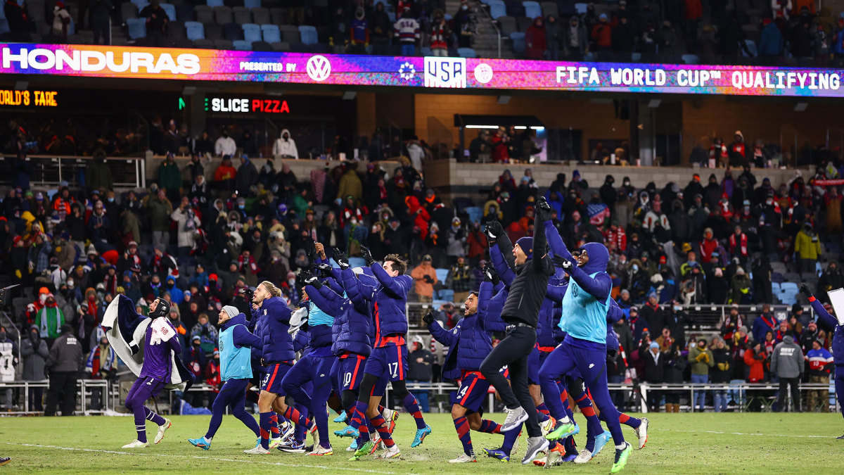 USMNT players greet the fans after beating Honduras