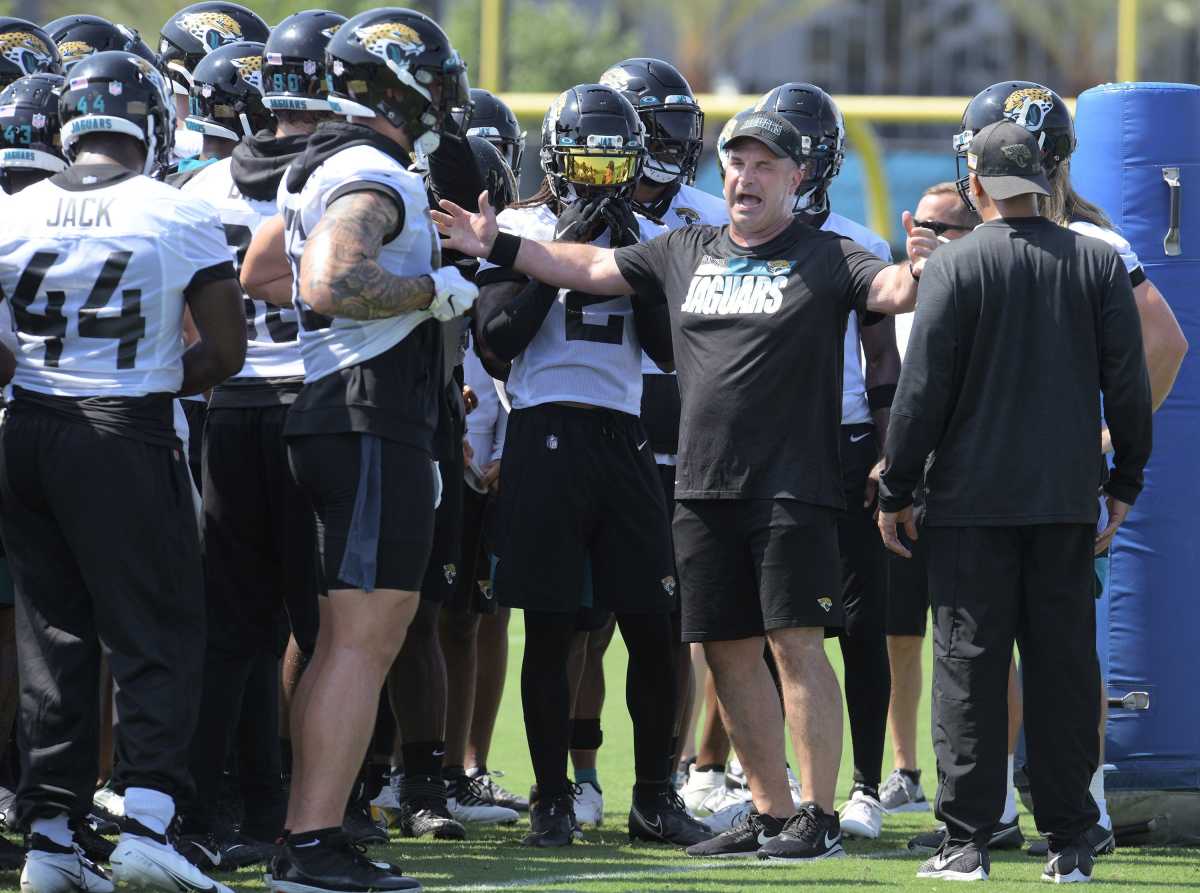 Jaguars Defensive Coordinator Joe Cullen talks with his players between drills at Tuesday's minicamp session. The Jacksonville Jaguars held their Tuesday morning session of the team's mandatory minicamp at the practice fields outside TIAA Bank Field, June 15, 2021. [Bob Self/Florida Times-Union] Jki 061521 Jaguarsveterans 10