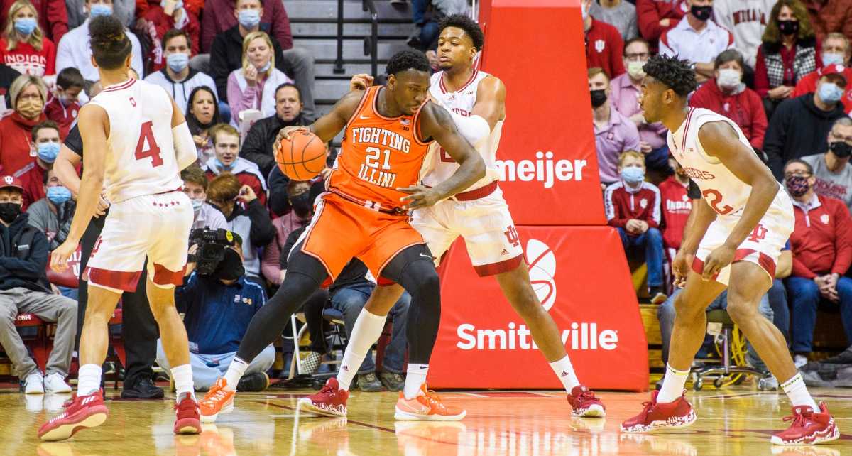 Michael Durr guards Kofi Cockburn.