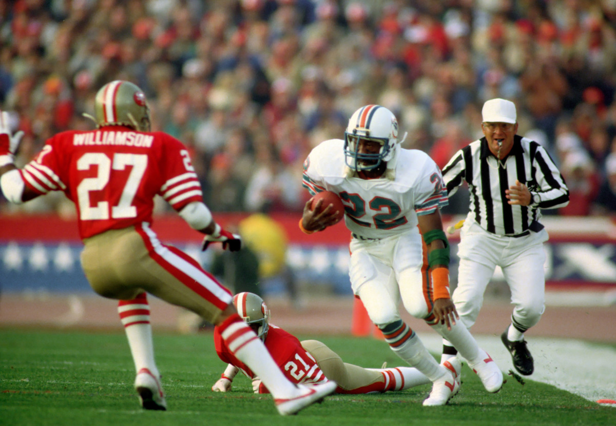 Miami Dolphins running back Tony Nathan (22) in action during Super Bowl XIX against the San Francisco 49ers at Stanford Stadium. The 49ers defeated the Dolphins 38-16.