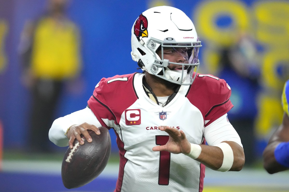 Arizona Cardinals quarterback Kyler Murray (1) throws the ball against the Los Angeles Ramsduring the first half of an NFC Wild Card playoff football game at SoFi Stadium.