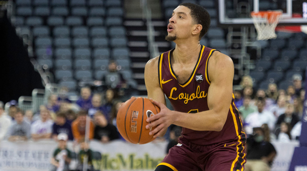 Loyola Chicago s Lucas Williamson (1) takes a three-point shot as the Loyola Chicago Ramblers play the University of Evansville Purple Aces.