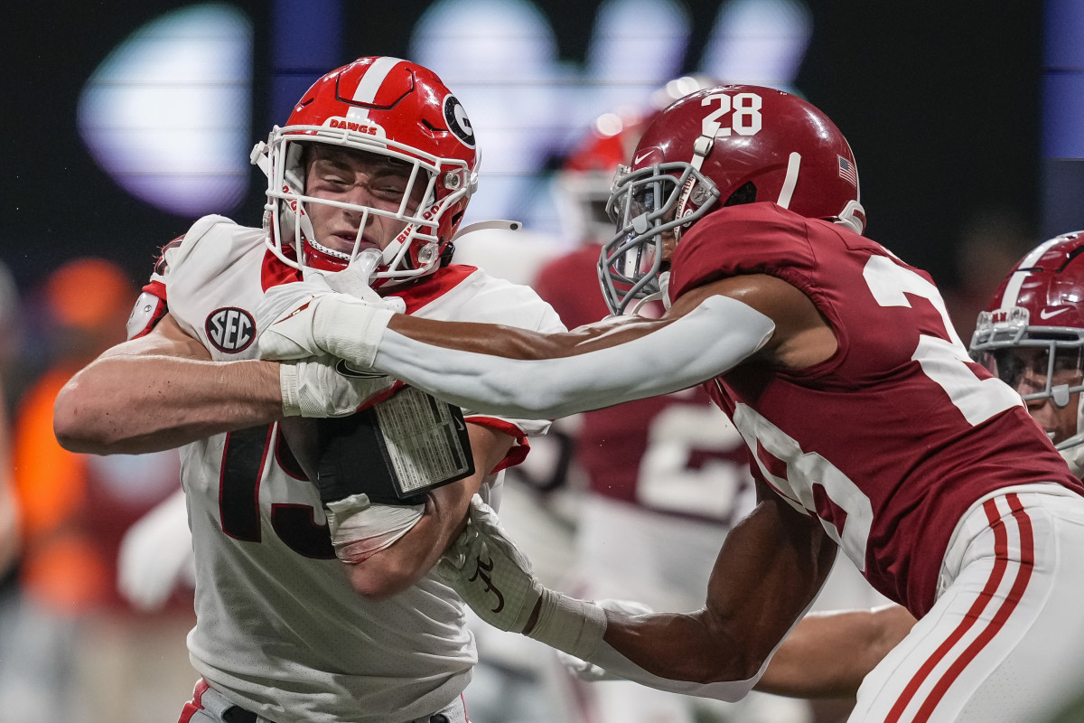 Georgia Bulldogs tight end Brock Bowers (19) catches a pass in front of Alabama Crimson Tide defensive back Josh Jobe (28) before scoring a touchdown during the second half at Mercedes-Benz Stadium.