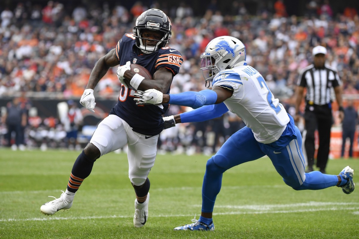 Chicago Bears WR Marquise Goodwin runs after catch