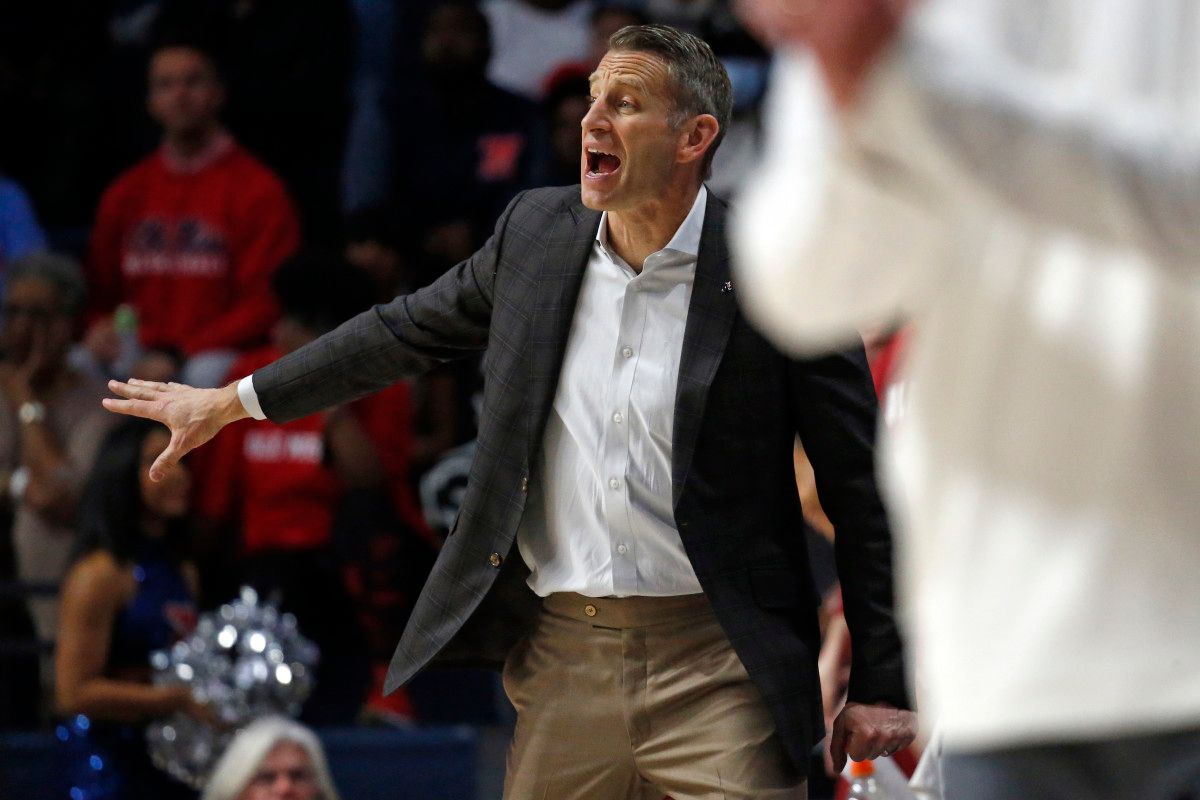 Alabama Crimson Tide head coach Nate Oats reacts during the first half against the Mississippi Rebels at The Sandy and John Black Pavilion at Ole Miss.