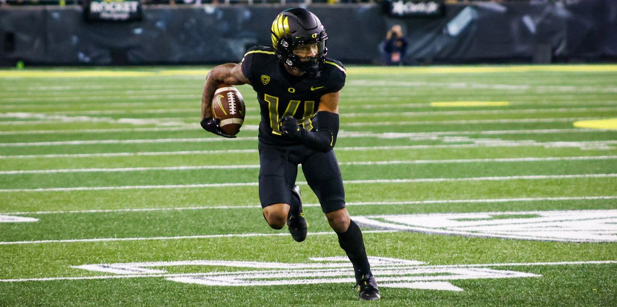 Oregon wide receiver Chris Hudson gaining against Cal in 2021.