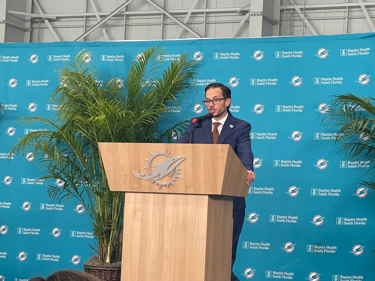 Five Takeaways from Miami Dolphins Head Coach Mike McDaniel's Introductory Press Conference - Sports Illustrated Miami Dolphins News, Analysis and More - Vimarsana News