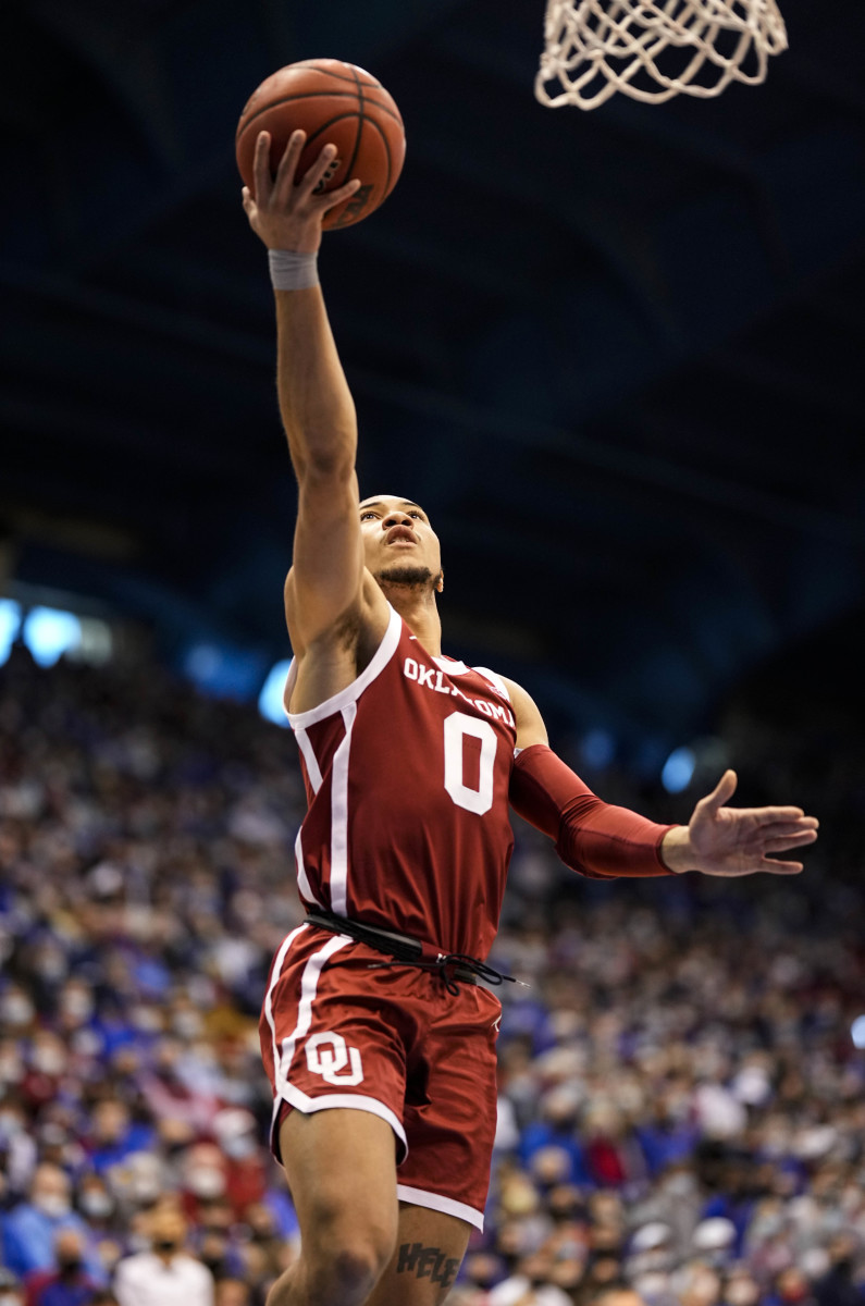 Oklahoma Pushes No. 8 Kansas, Falls 7169 in Allen Fieldhouse Sports