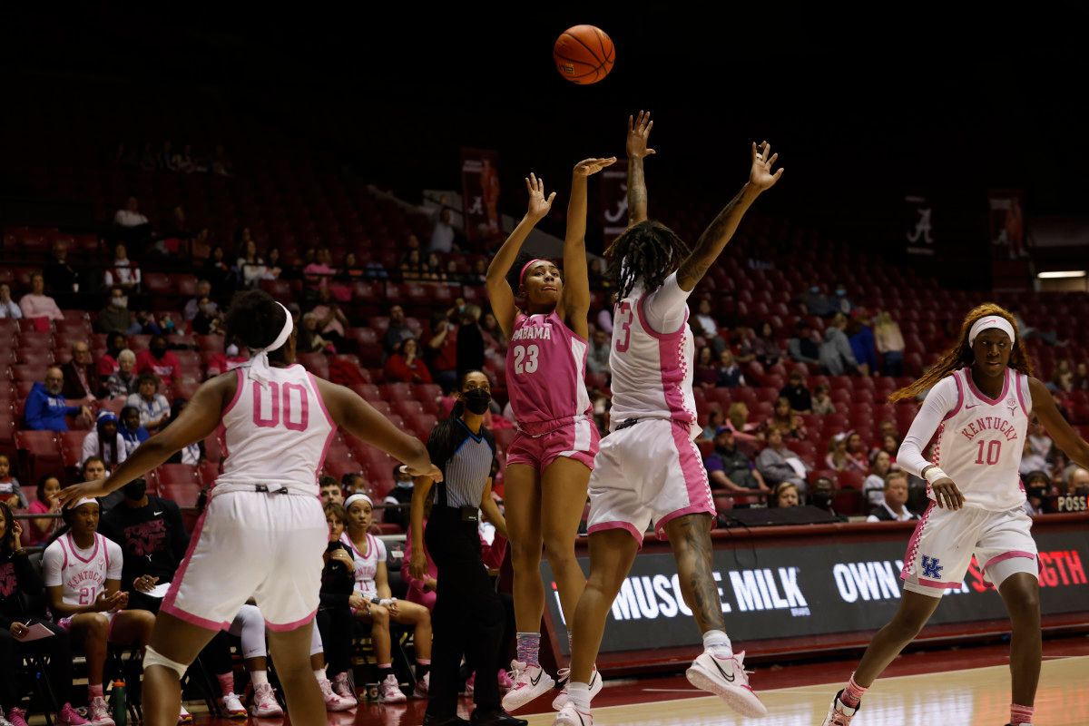 021322_WBB_DavisBr_Kentucky_JH1319
