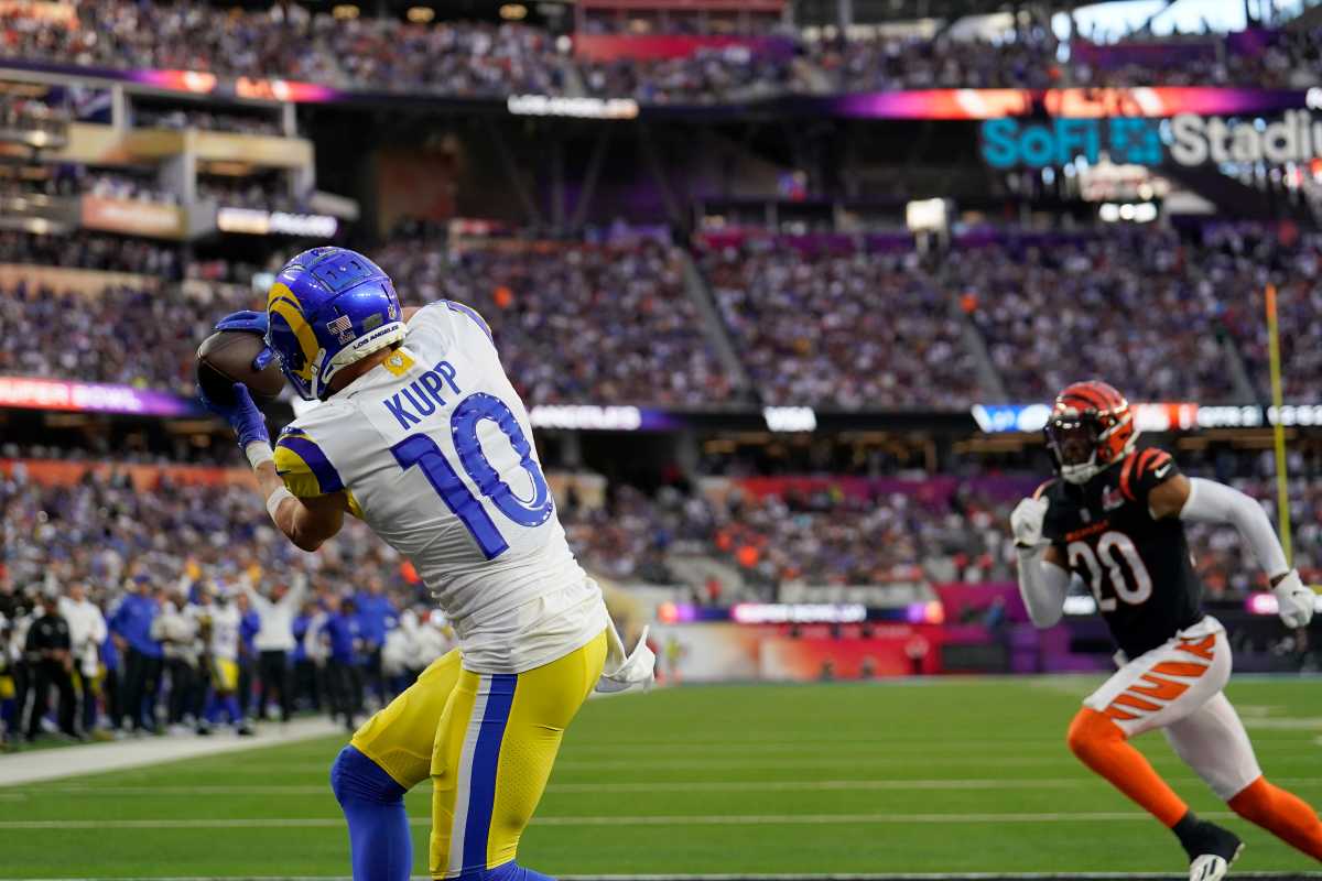 Los Angeles Rams wide receiver Cooper Kupp (10) catches a touchdown pass in the second quarter of Super Bowl 56 between the Cincinnati Bengals and the Los Angeles Rams at SoFi Stadium in Inglewood, Calif., on Sunday, Feb. 13, 2022. The Rams came back in the final minutes of the game to win 23-20 on their home field. Super Bowl 56 Cincinnati Bengals Vs La Rams