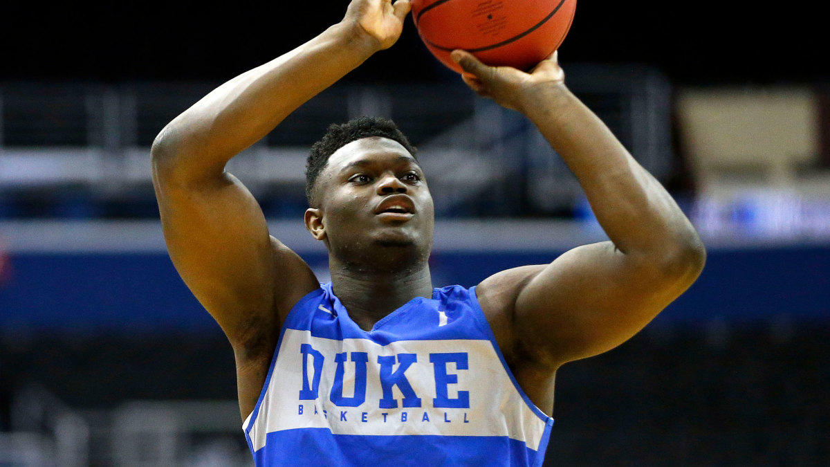 Zion Williamson shoots a free throw in practice at Duke
