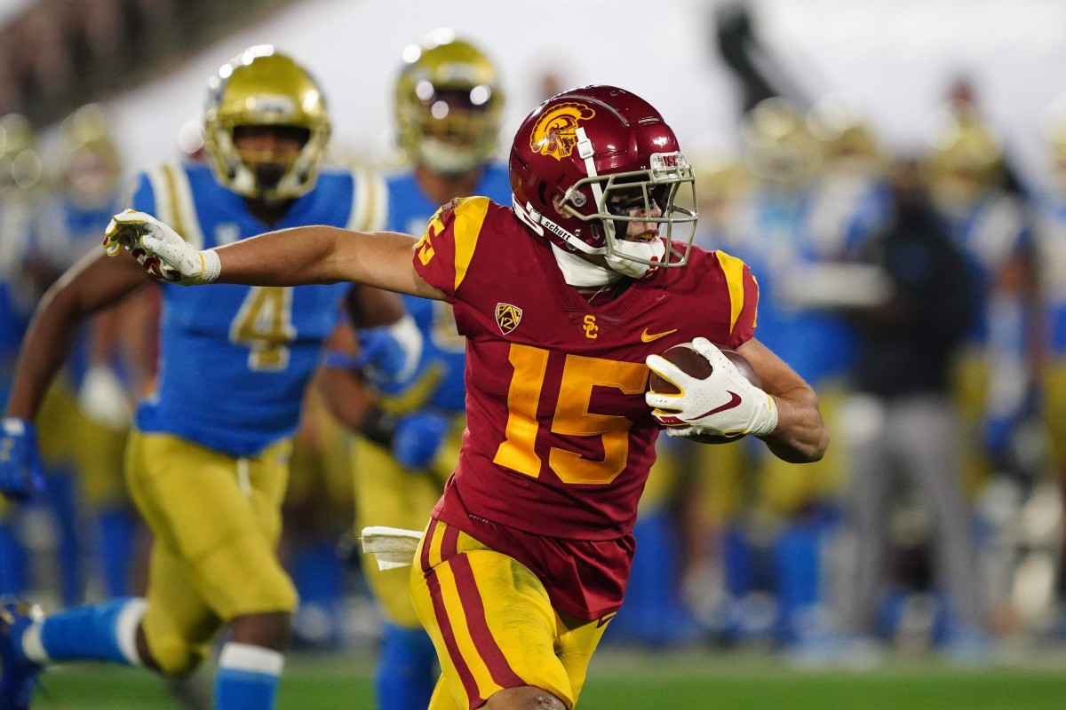 USC wide receiver Drake London runs after catch
