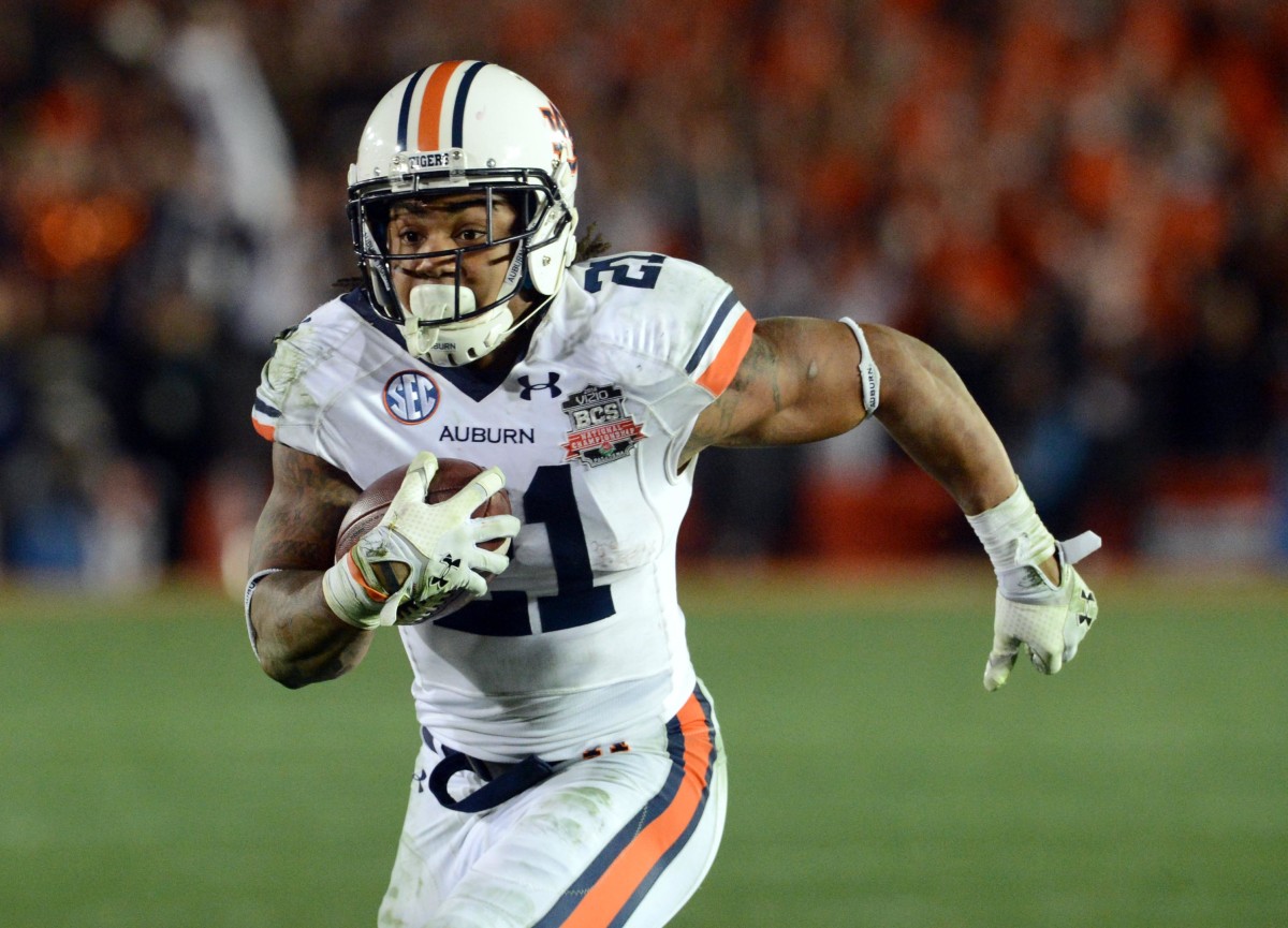Jan 6, 2014; Pasadena, CA, USA; Auburn Tigers running back Tre Mason (21) scores a touchdown against the Florida State Seminoles during the second half of the 2014 BCS National Championship game at the Rose Bowl. Mandatory Credit: Jayne Kamin-Oncea-USA TODAY Sports