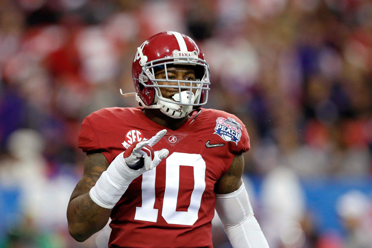 Alabama Crimson Tide linebacker Reuben Foster (10) during warm-ups before the 2016 CFP Semifinal against the Washington Huskies at the Georgia Dome. Alabama defeated Washington 24-7.