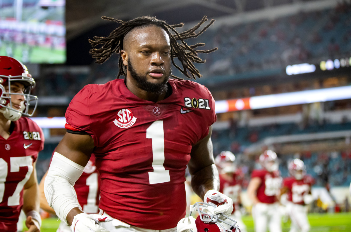 Alabama Crimson Tide linebacker Ben Davis (1) against the Ohio State Buckeyes in the 2021 College Football Playoff National Championship Game.