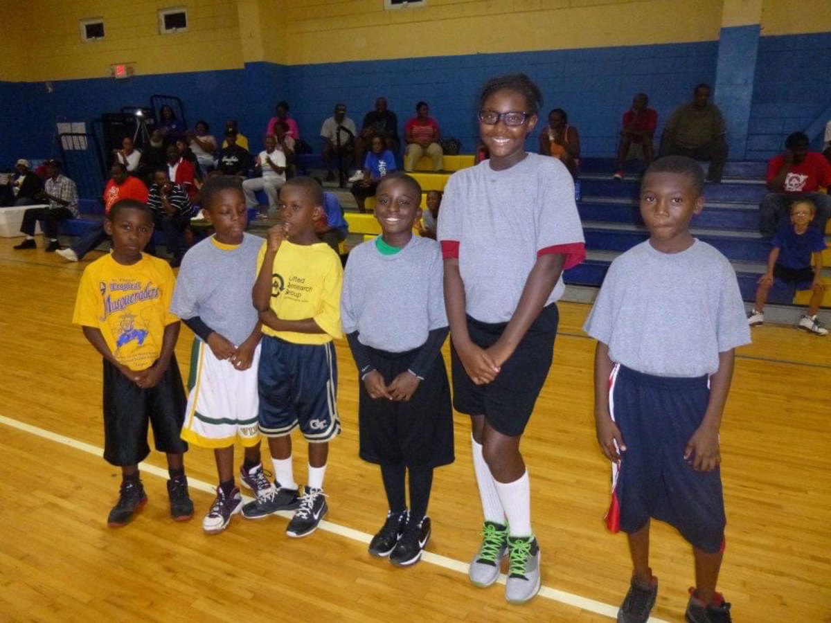 Young Aliyah Boston with teammates.