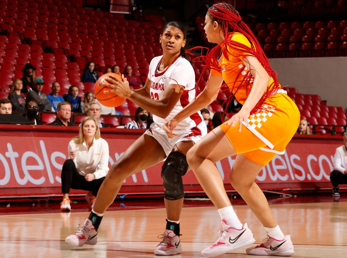 021722_WBB_WadeWarrenKh_Tennessee_RS6996