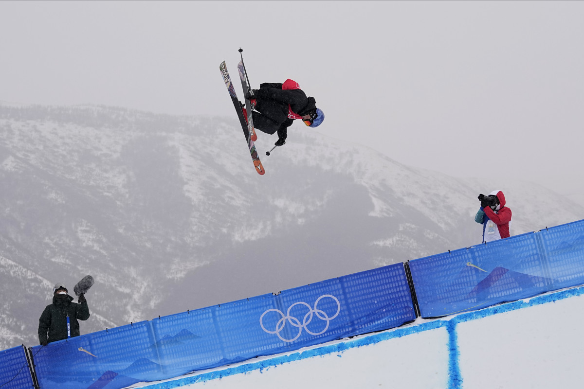 Jeux olympiques d’hiver : les conditions “effroyables” n’étouffent pas la joie des médaillés de demi-lune