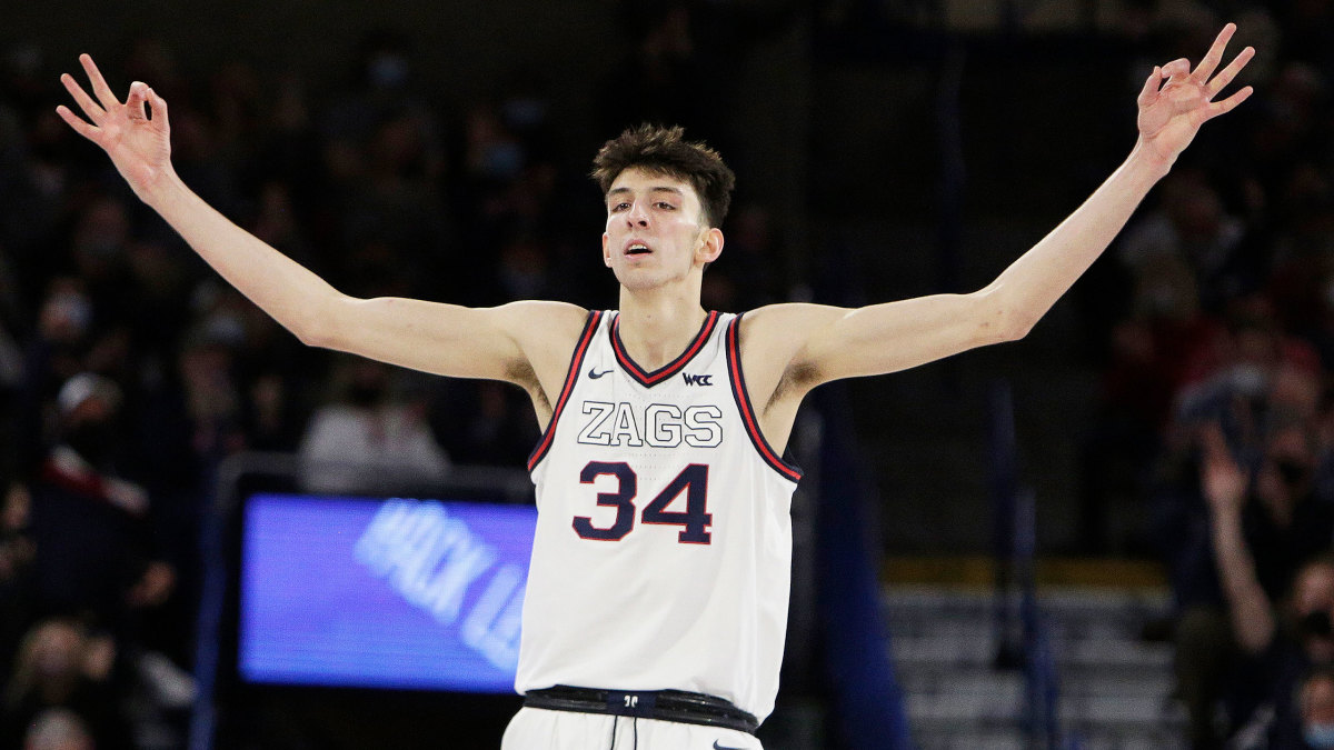 Gonzaga's Chet Holmgren celebrates a three