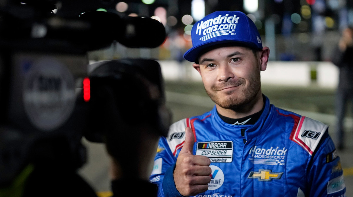 Kyle Larson gives a thumbs up after winning the pole position during qualifying for the NASCAR Daytona 500 auto race at Daytona International Speedway, Wednesday, Feb. 16, 2022, in Daytona Beach, Fla.