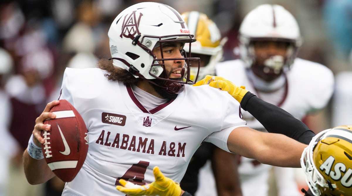 Alabama A&M Bulldogs quarterback Aqeel Glass