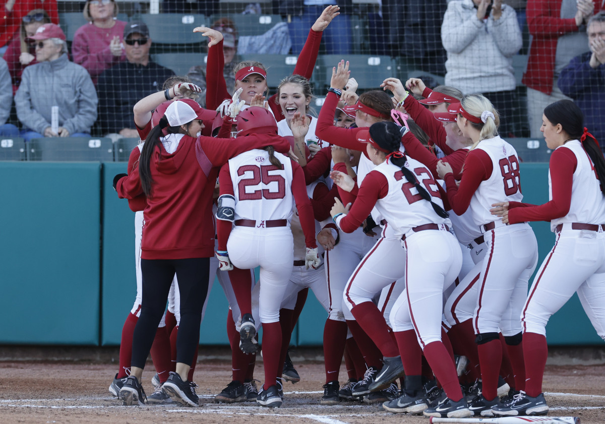 Jordan Stephens WalkOff Home Run Sends No. 2 Alabama Softball to Third