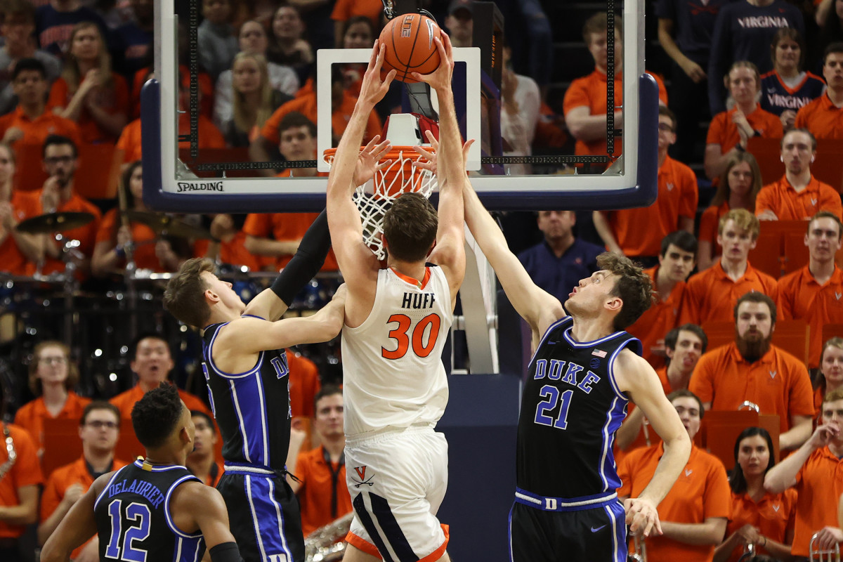 Jay Huff dunks over Alex O'Connell and Matthew Hurt during Virginia's win over Duke.