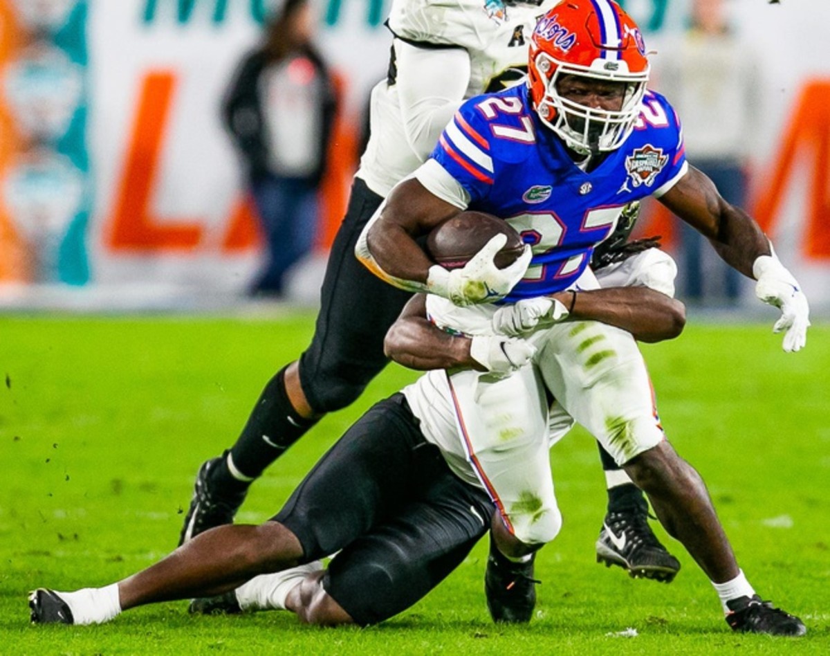 Florida Gators running back Dameon Pierce (27) runs up field. The Gators lead 10-9 over the Central Florida Knights at the half in the Gasparilla Bowl Thursday, December 23, 2021, at Raymond James Stadium in Tampa, FL.