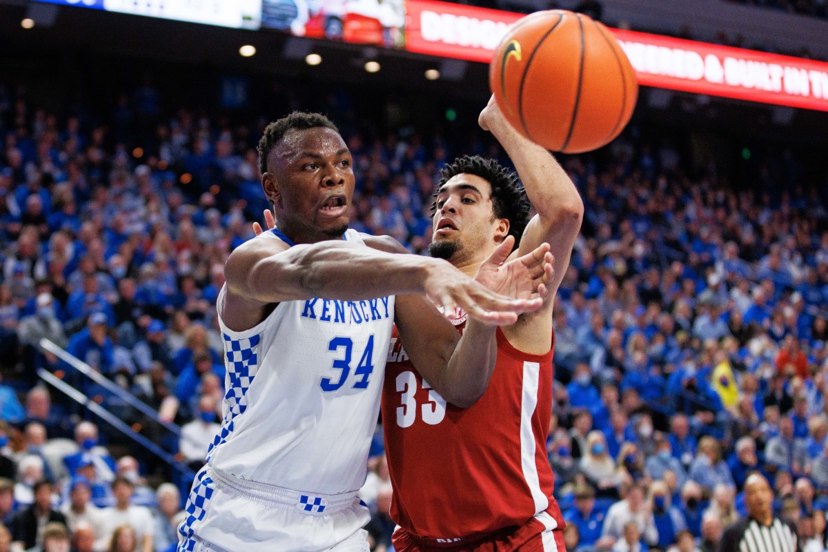 Kentucky Wildcats forward Oscar Tshiebwe (34) passes the ball during the second half against the Alabama Crimson Tide at Rupp Arena at Central Bank Center.