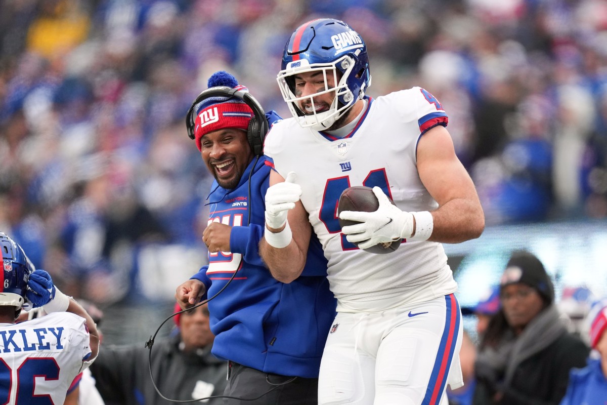 New York Giants tight end Chris Myarick (41) celebrates his touchdown in the second half. The Giants defeat the Eagles, 13-7, at MetLife Stadium on Sunday, Nov. 28, 2021, in East Rutherford.