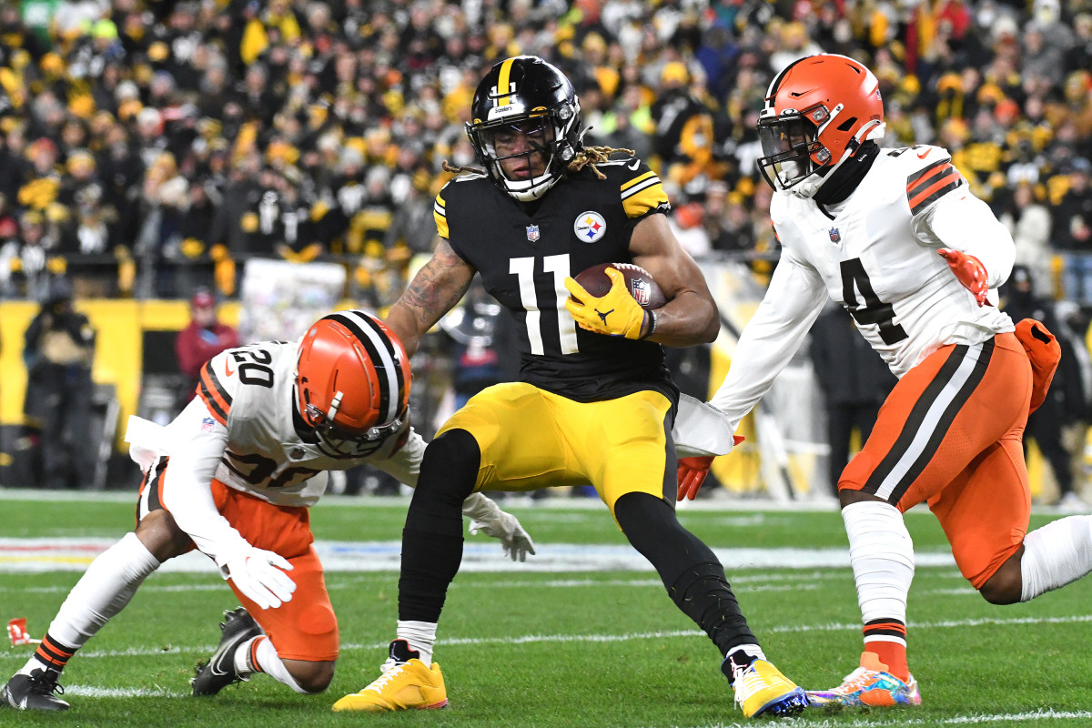Jan 3, 2022; Pittsburgh, Pennsylvania, USA; Pittsburgh Steelers wide receiver Chase Claypool (11) is stopped by Cleveland Browns linebacker Anthony Walker Jr. (4) and Greg Newsome II (20) during the first quarter at Heinz Field. Mandatory Credit: Philip G. Pavely-USA TODAY Sports