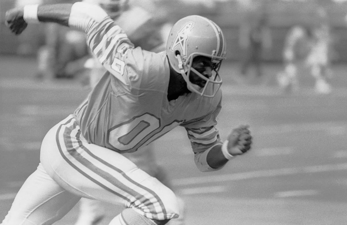 Houston Oilers receiver Ken Burrough (00) in action against the St. Louis Cardinals at the Astrodome. The Cardinals defeated the Oliers 31-27.