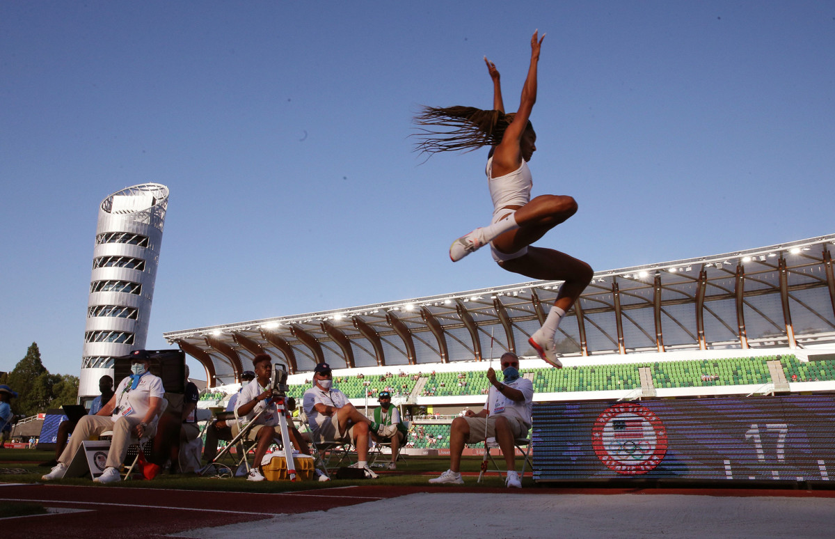 tara-davis-long-jump-air