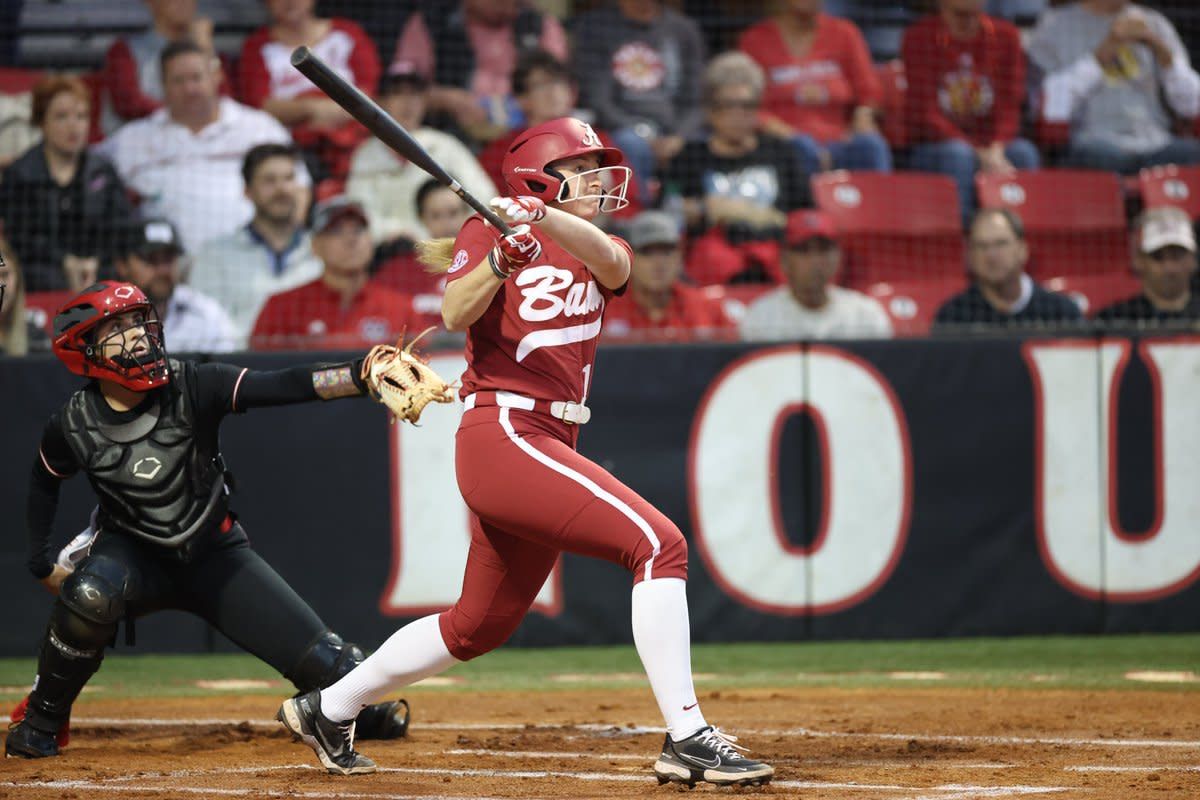 Kaylee Tow hitting at Louisiana